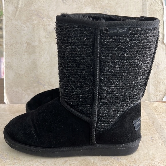 Minnetonka Leather and Sheepskin Lined Warm Boots Size 10 - Picture 6 of 10